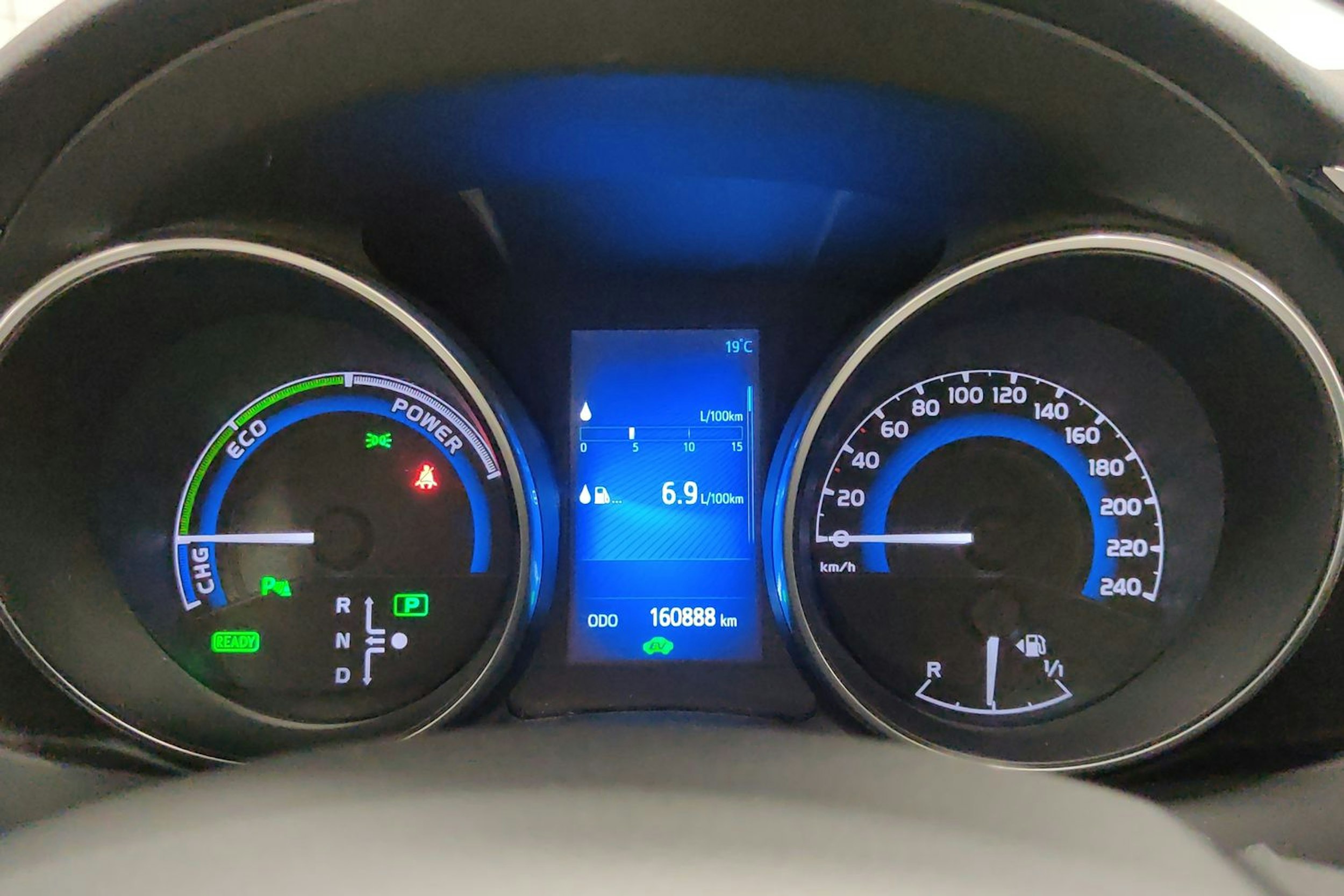 punainen Toyota Auris 2016 kuva 16.