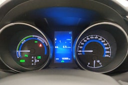 punainen Toyota Auris 2016 kuva 16.