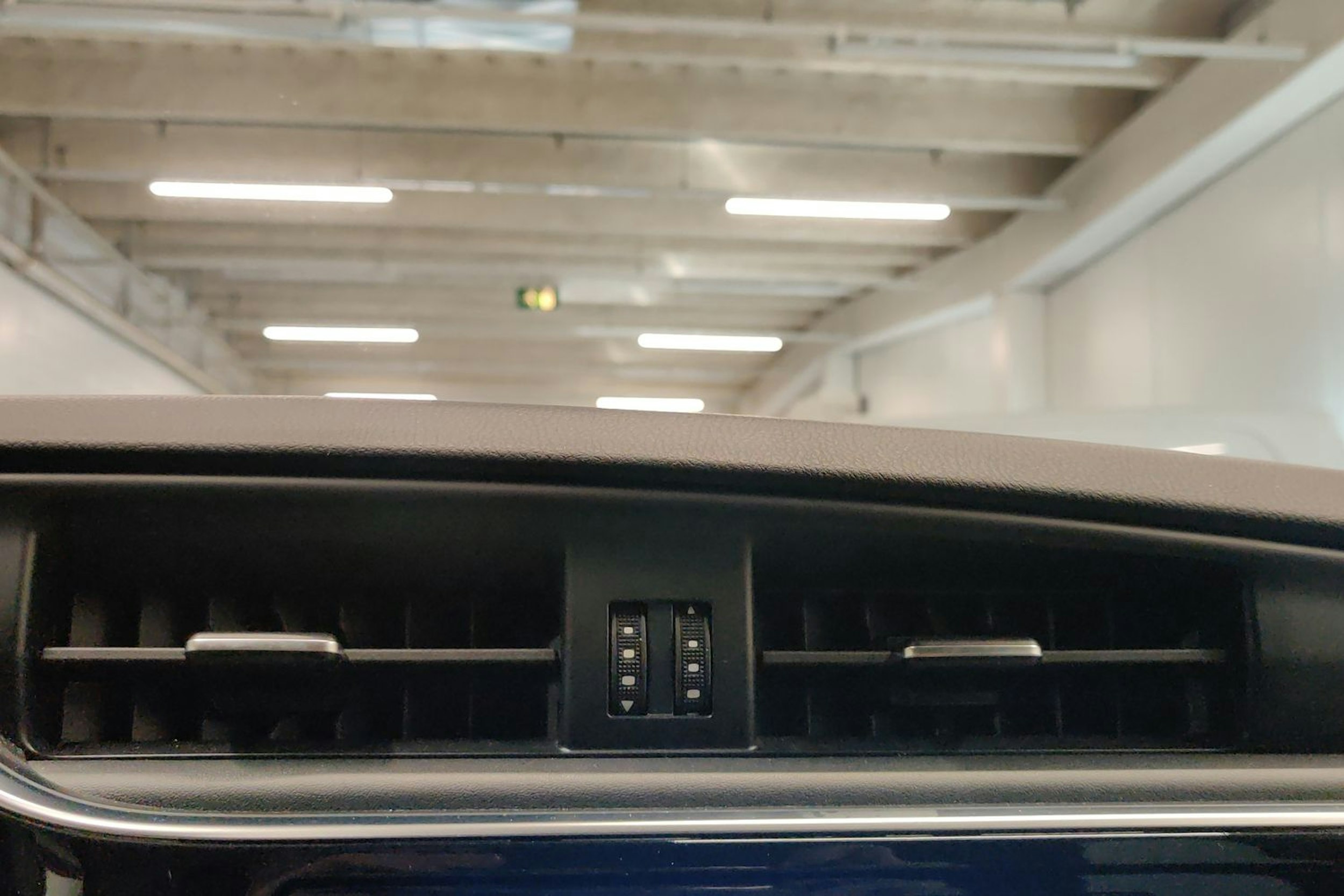 punainen Toyota Auris 2016 kuva 17.