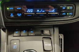 punainen Toyota Auris 2016 kuva 21.