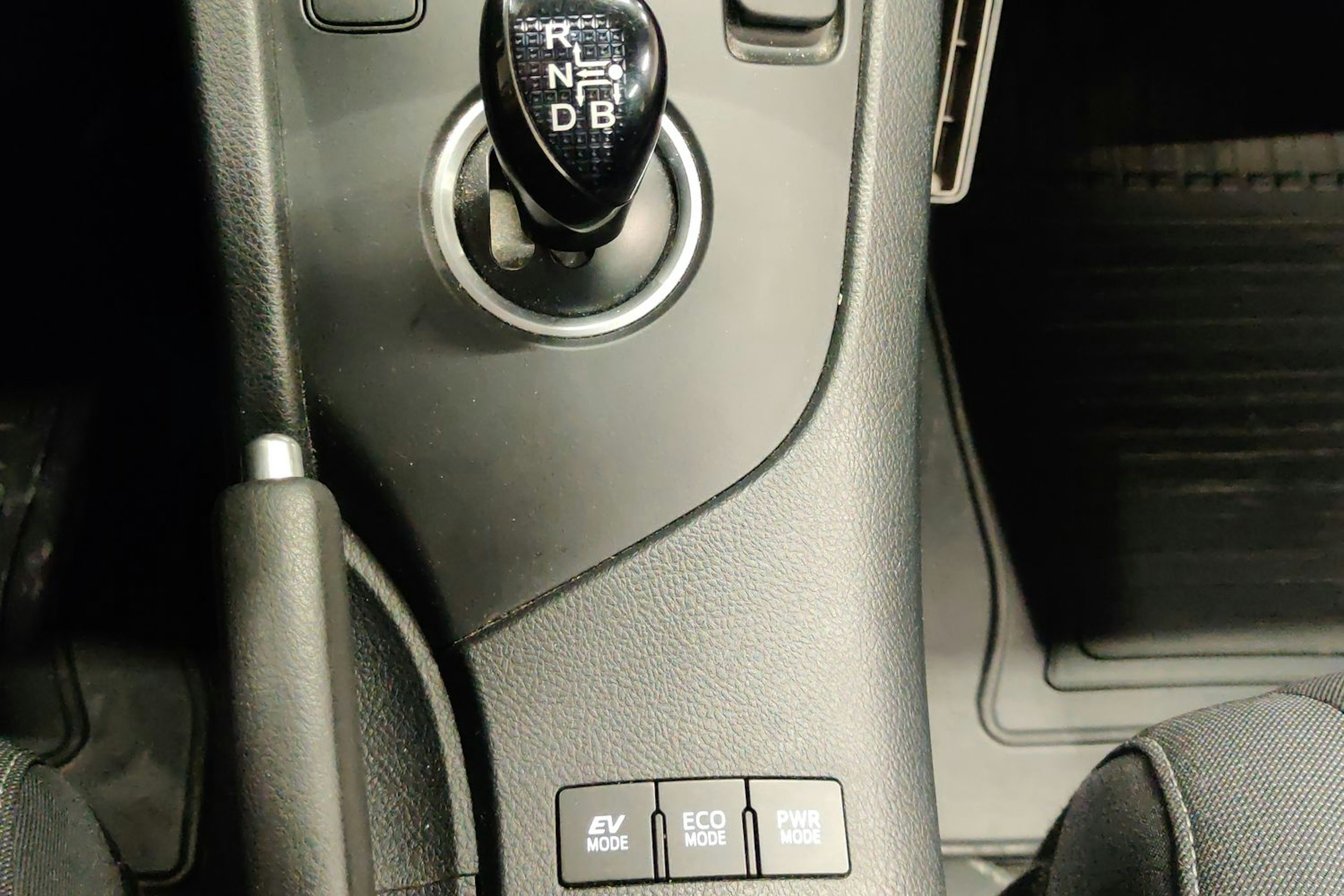 punainen Toyota Auris 2016 kuva 22.