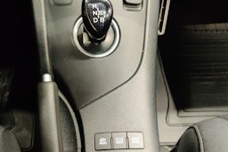 punainen Toyota Auris 2016 kuva 22.