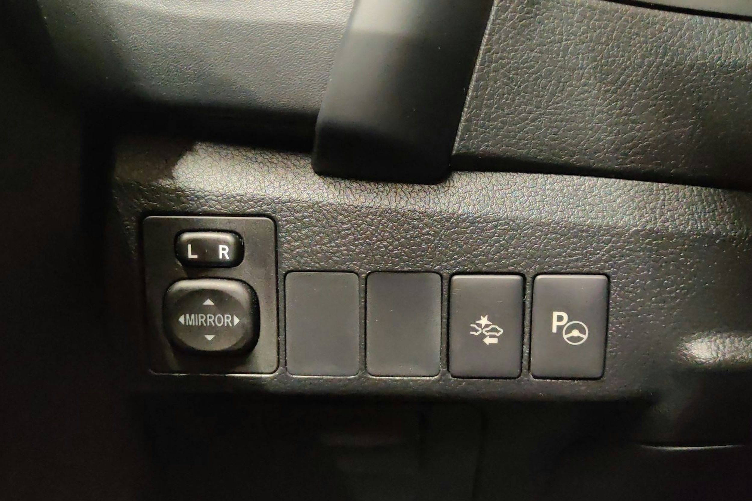 punainen Toyota Auris 2016 kuva 24.