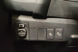 punainen Toyota Auris 2016 kuva 24.