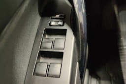 punainen Toyota Auris 2016 kuva 25.