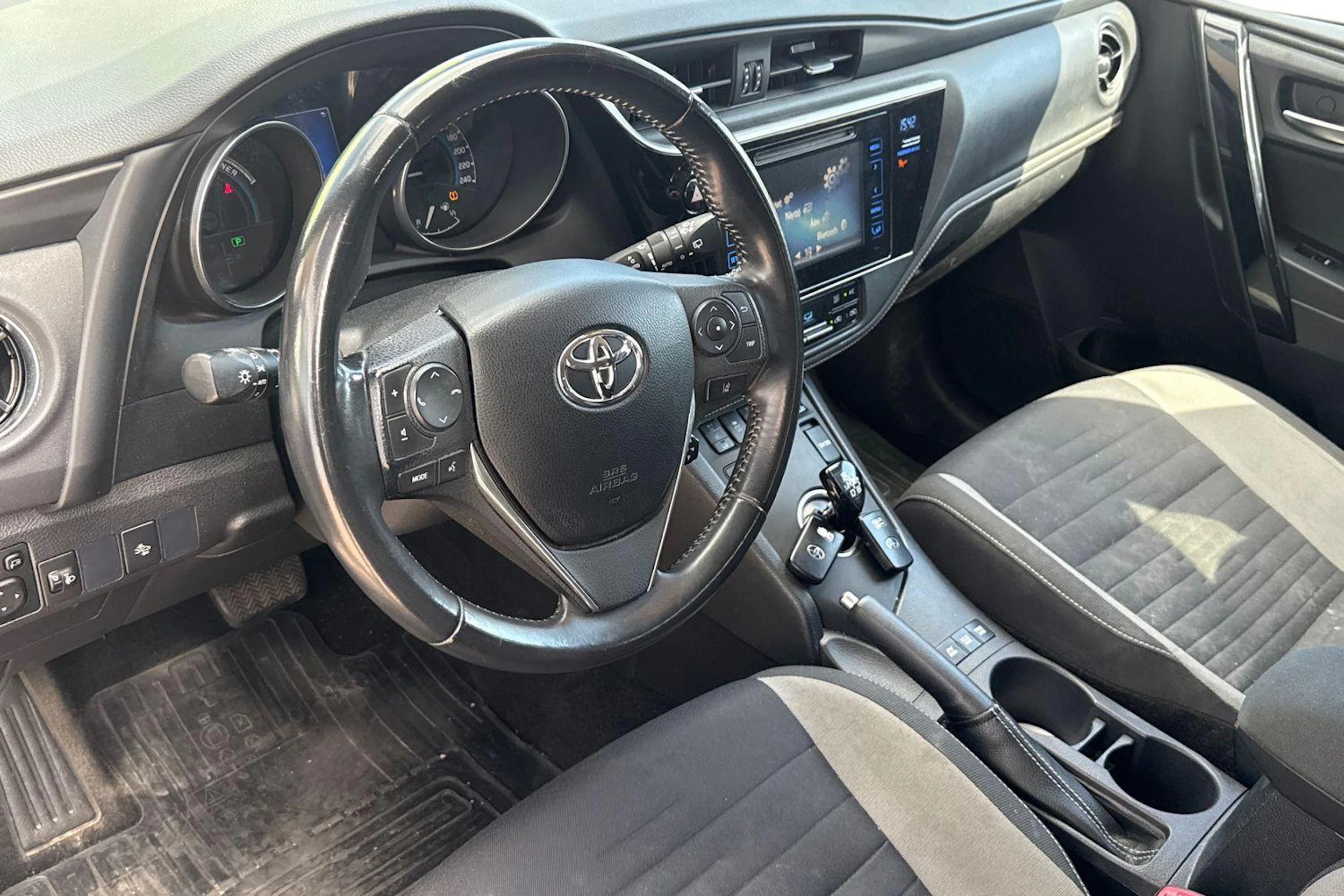 sininen Toyota Auris 2016 kuva 3.