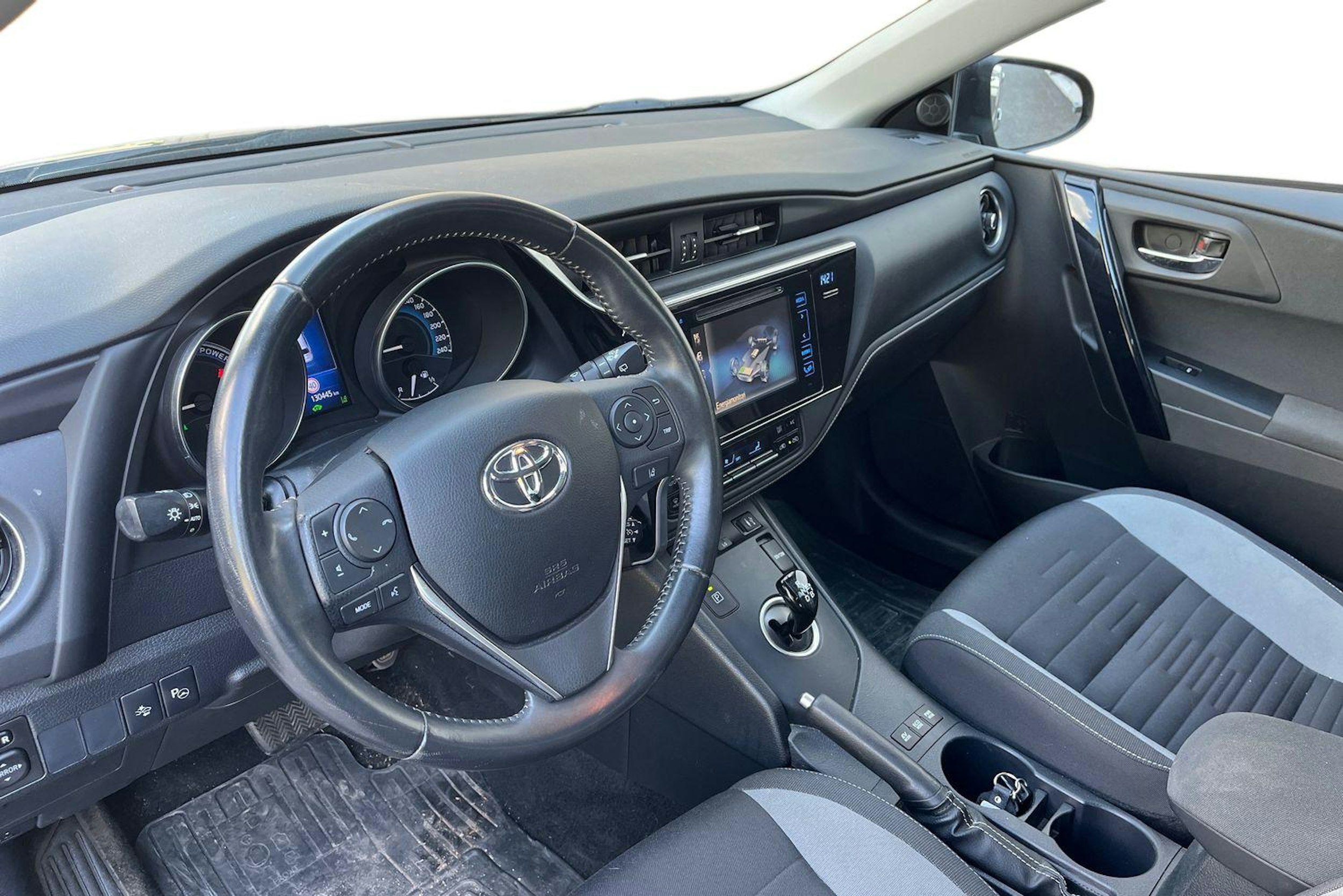 harmaa Toyota Auris 2016 kuva 3.