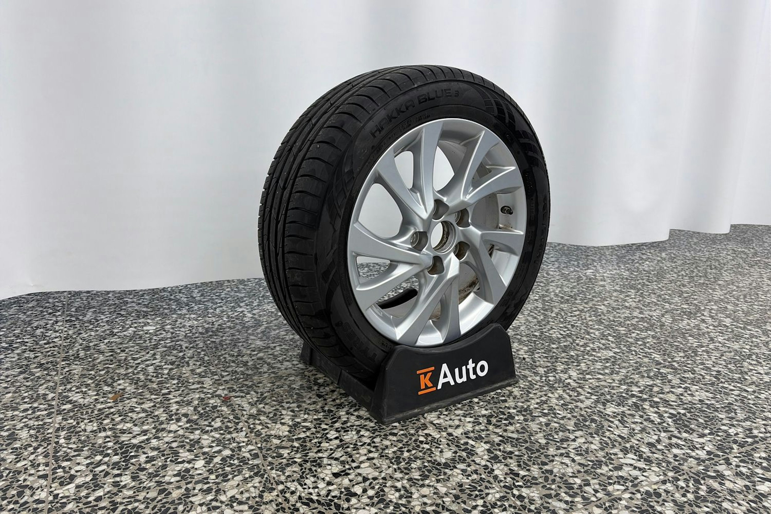 Sininen Toyota Auris 2016 kuva 10.