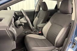 Sininen Toyota Auris 2016 kuva 12.