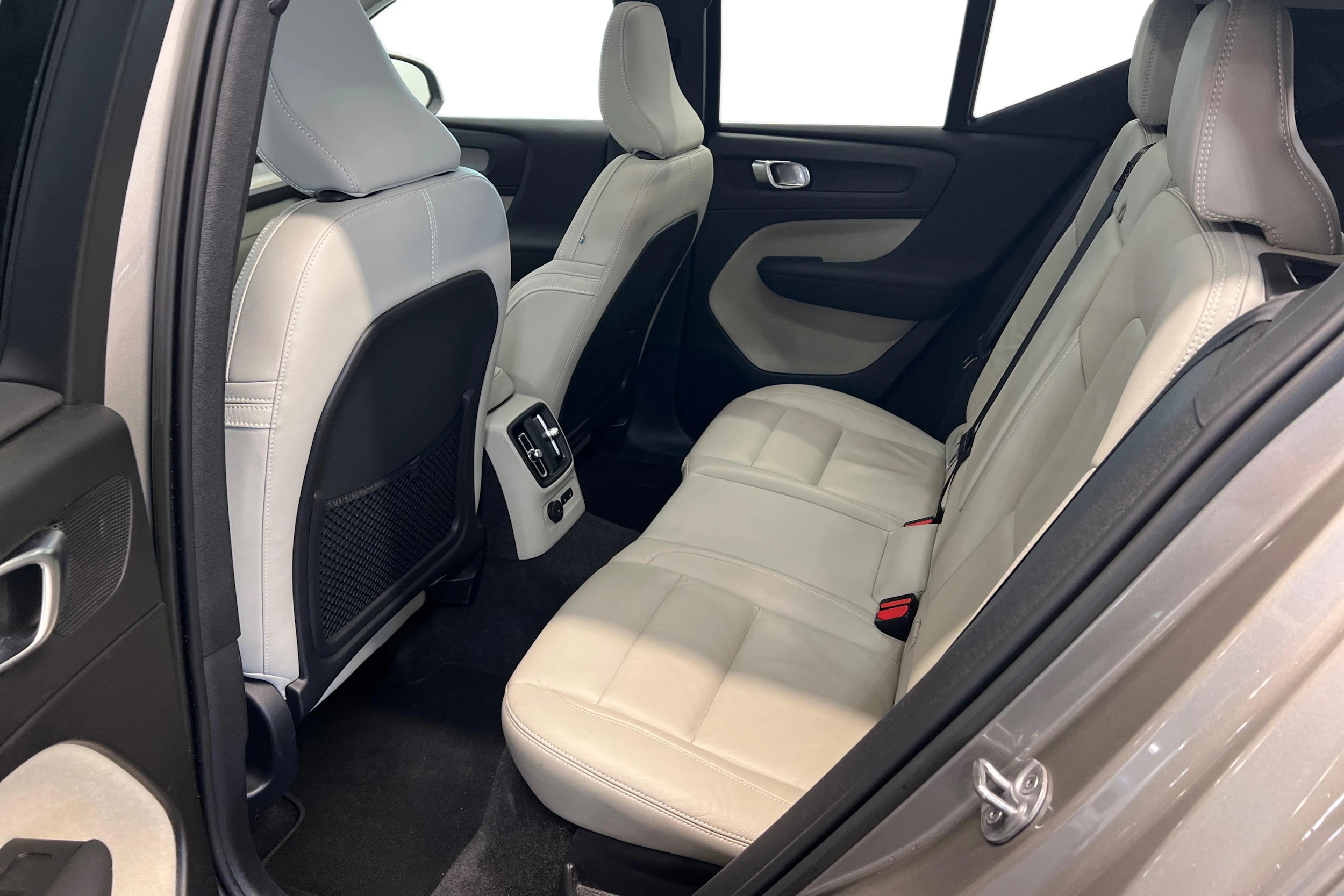 valkoinen Toyota Auris 2016 kuva 8.