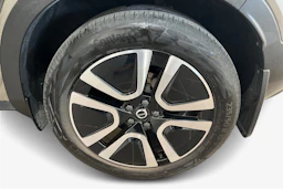 valkoinen Toyota Auris 2016 kuva 9.