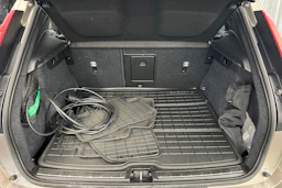 valkoinen Toyota Auris 2016 kuva 11.