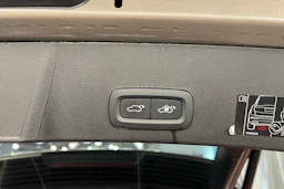 valkoinen Toyota Auris 2016 kuva 12.