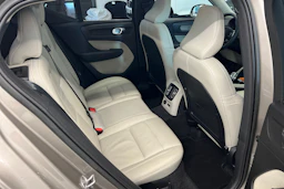 valkoinen Toyota Auris 2016 kuva 13.