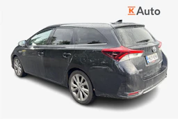 musta Toyota Auris 2016 kuva 2.