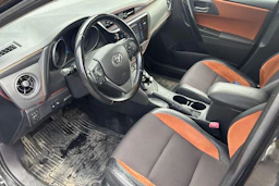 musta Toyota Auris 2016 kuva 3.