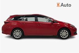 punainen Toyota Auris 2016 kuva 6.
