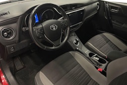 punainen Toyota Auris 2016 kuva 7.