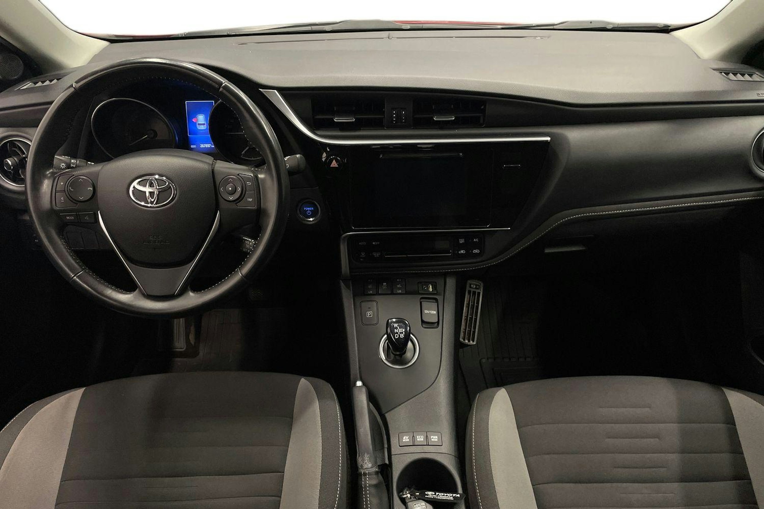 punainen Toyota Auris 2016 kuva 9.