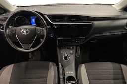 punainen Toyota Auris 2016 kuva 9.