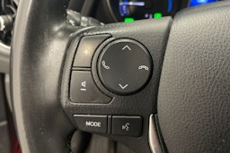 punainen Toyota Auris 2016 kuva 17.