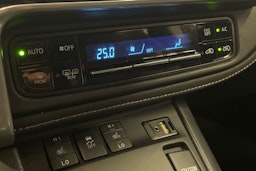 punainen Toyota Auris 2016 kuva 20.