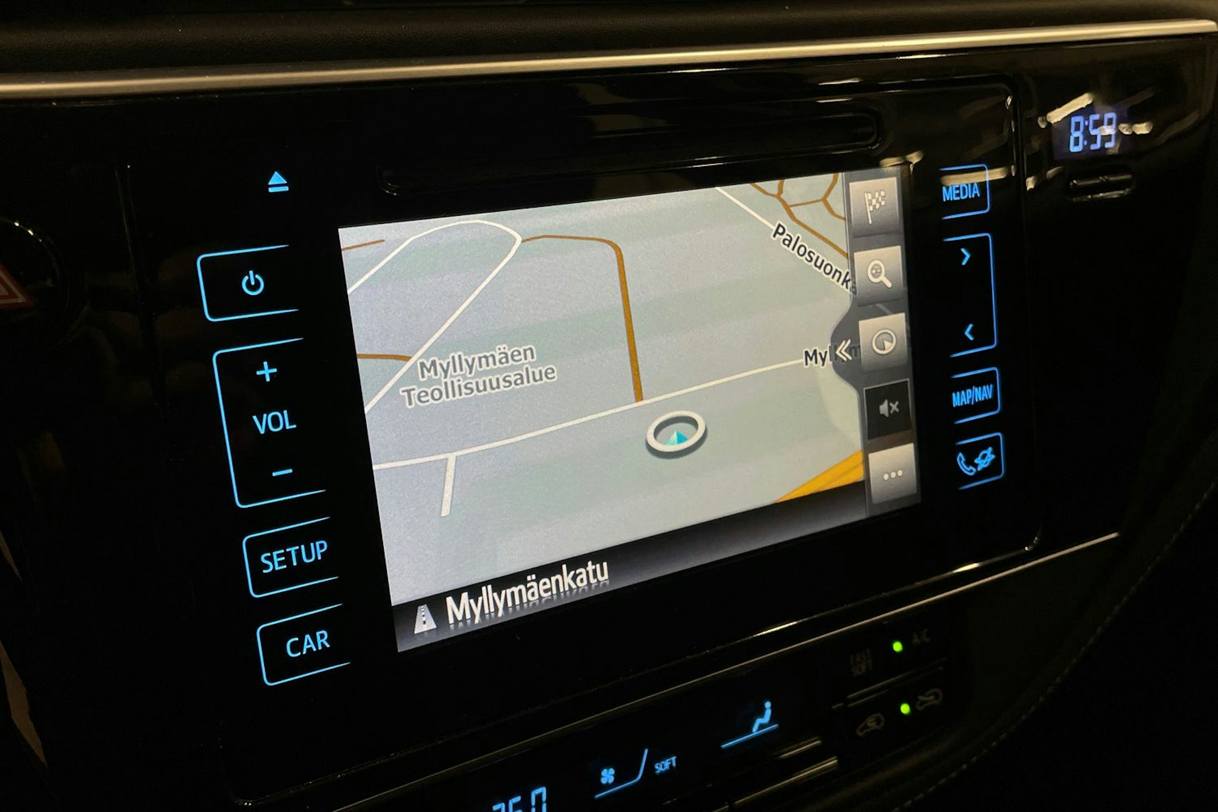 punainen Toyota Auris 2016 kuva 21.