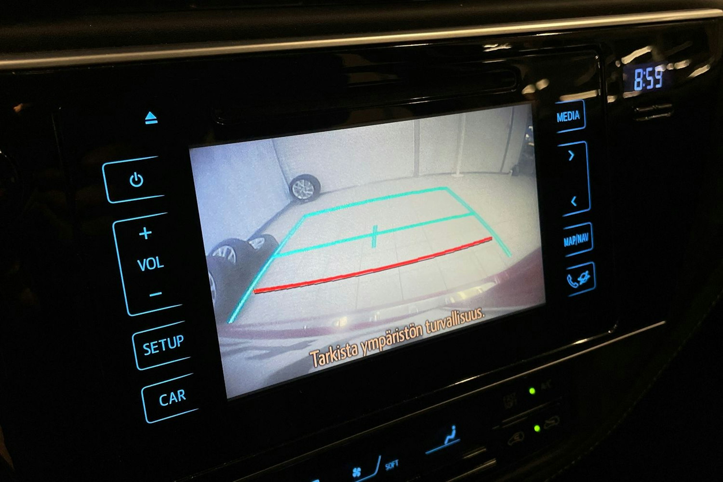 punainen Toyota Auris 2016 kuva 22.