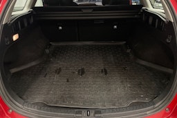punainen Toyota Auris 2016 kuva 23.