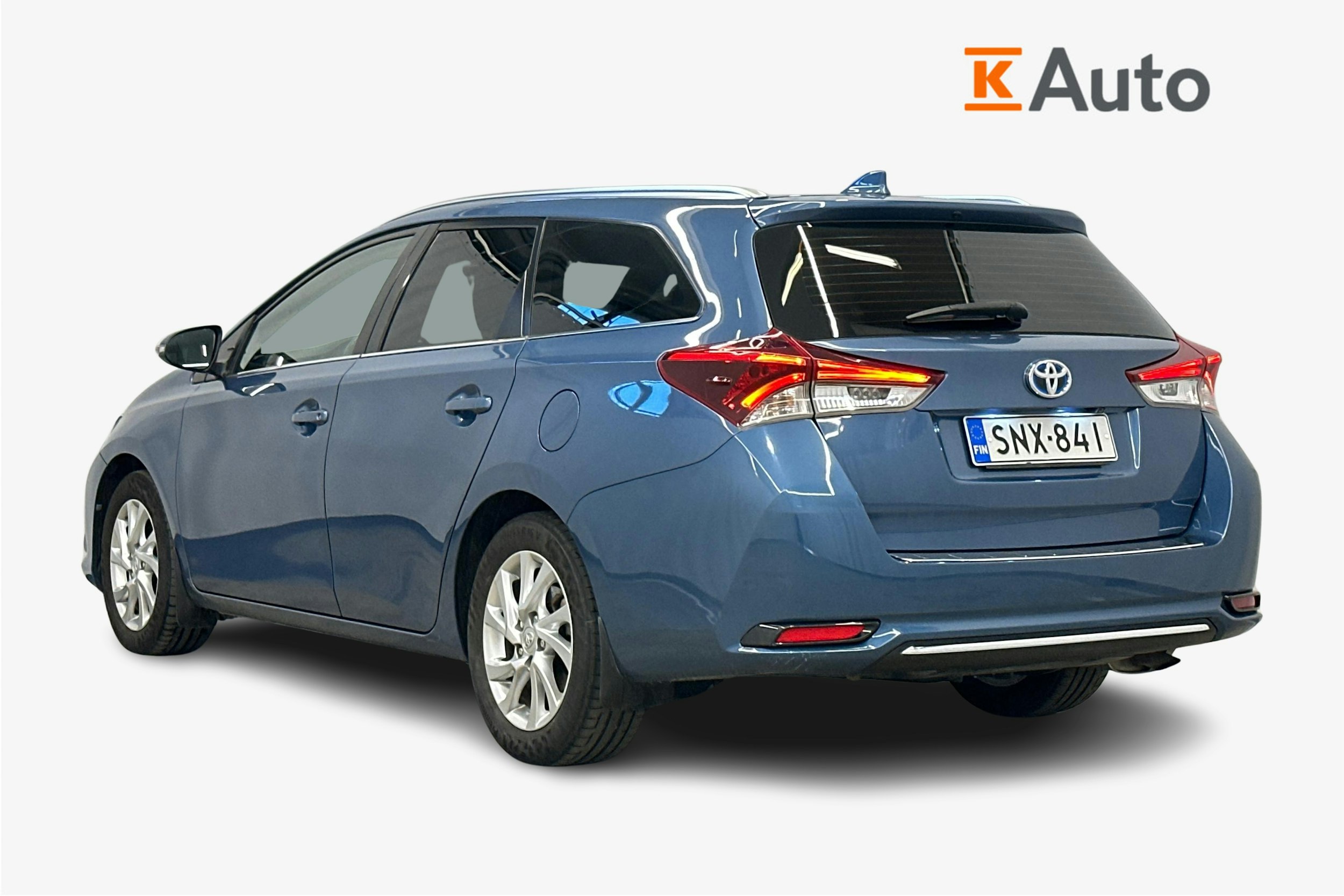 sininen Toyota Auris 2016 kuva 2.