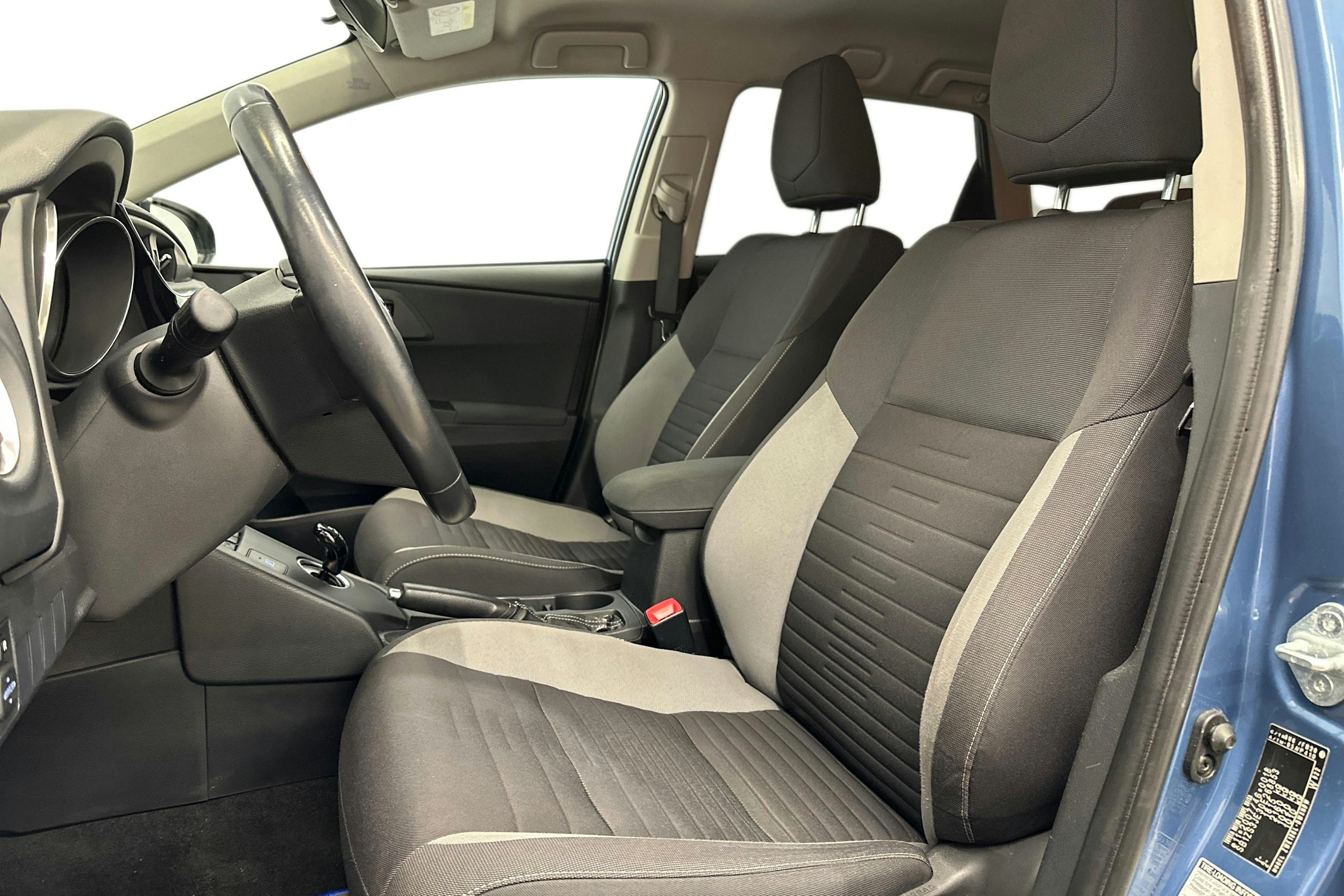 sininen Toyota Auris 2016 kuva 10.
