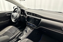 sininen Toyota Auris 2016 kuva 14.