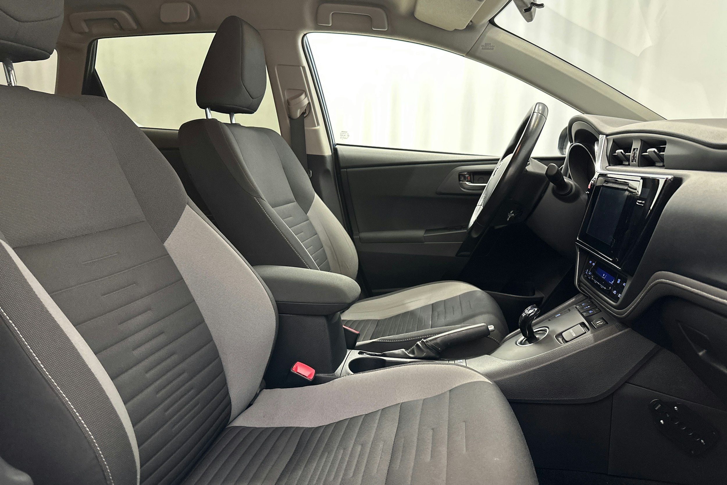sininen Toyota Auris 2016 kuva 15.