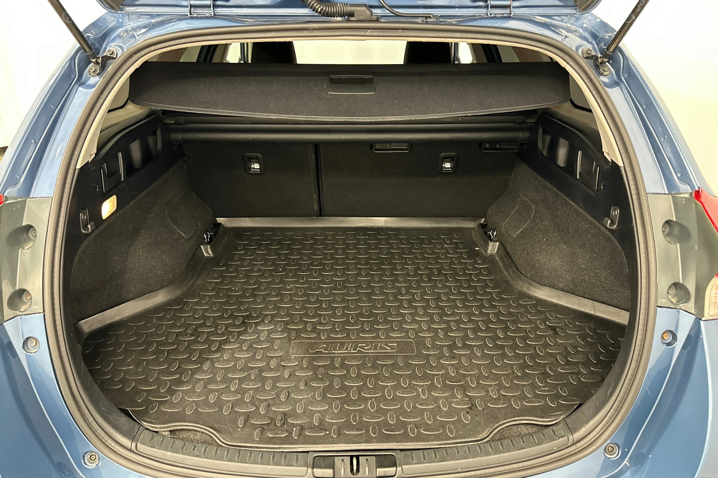 sininen Toyota Auris 2016 kuva 16.