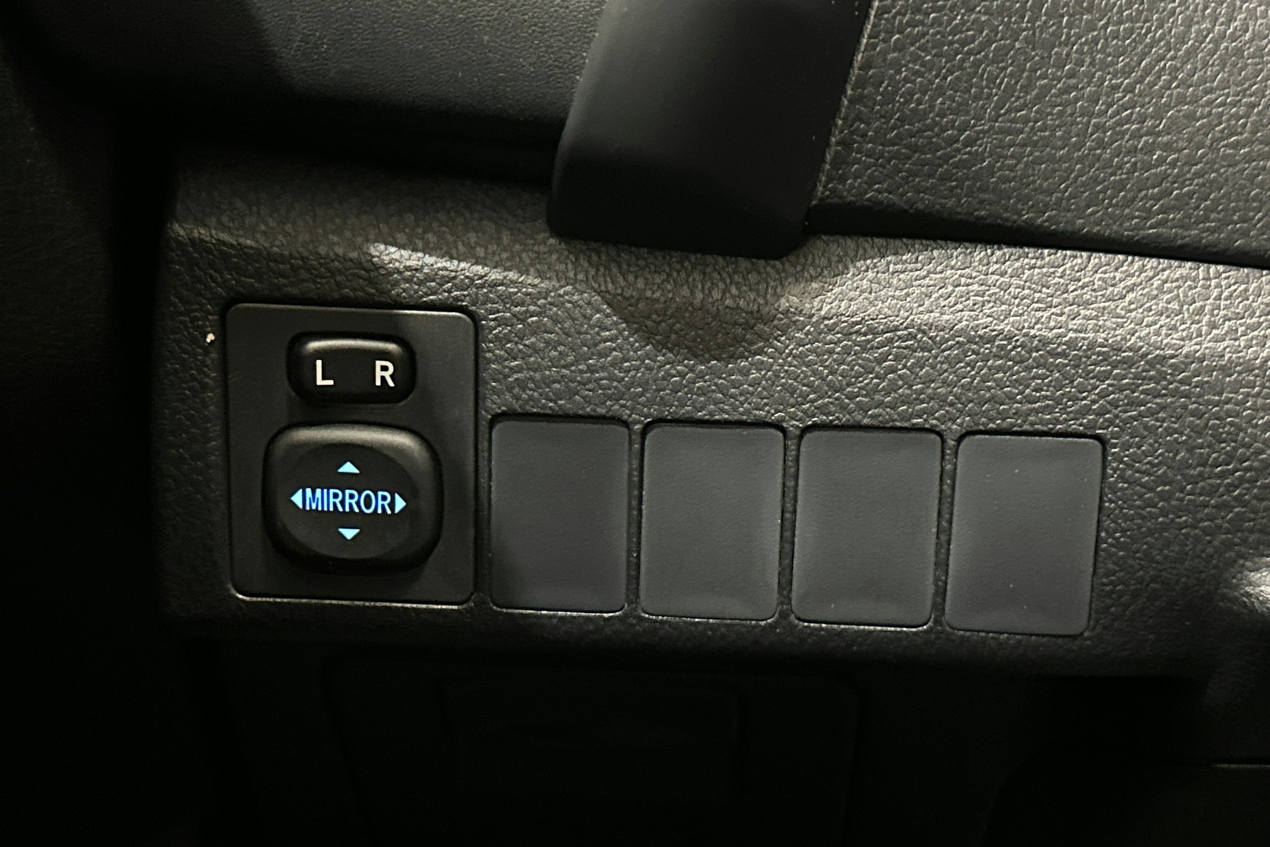 sininen Toyota Auris 2016 kuva 18.