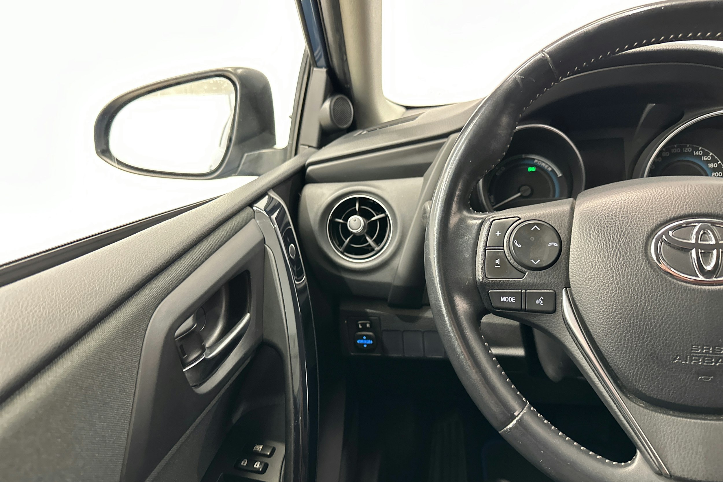 sininen Toyota Auris 2016 kuva 19.