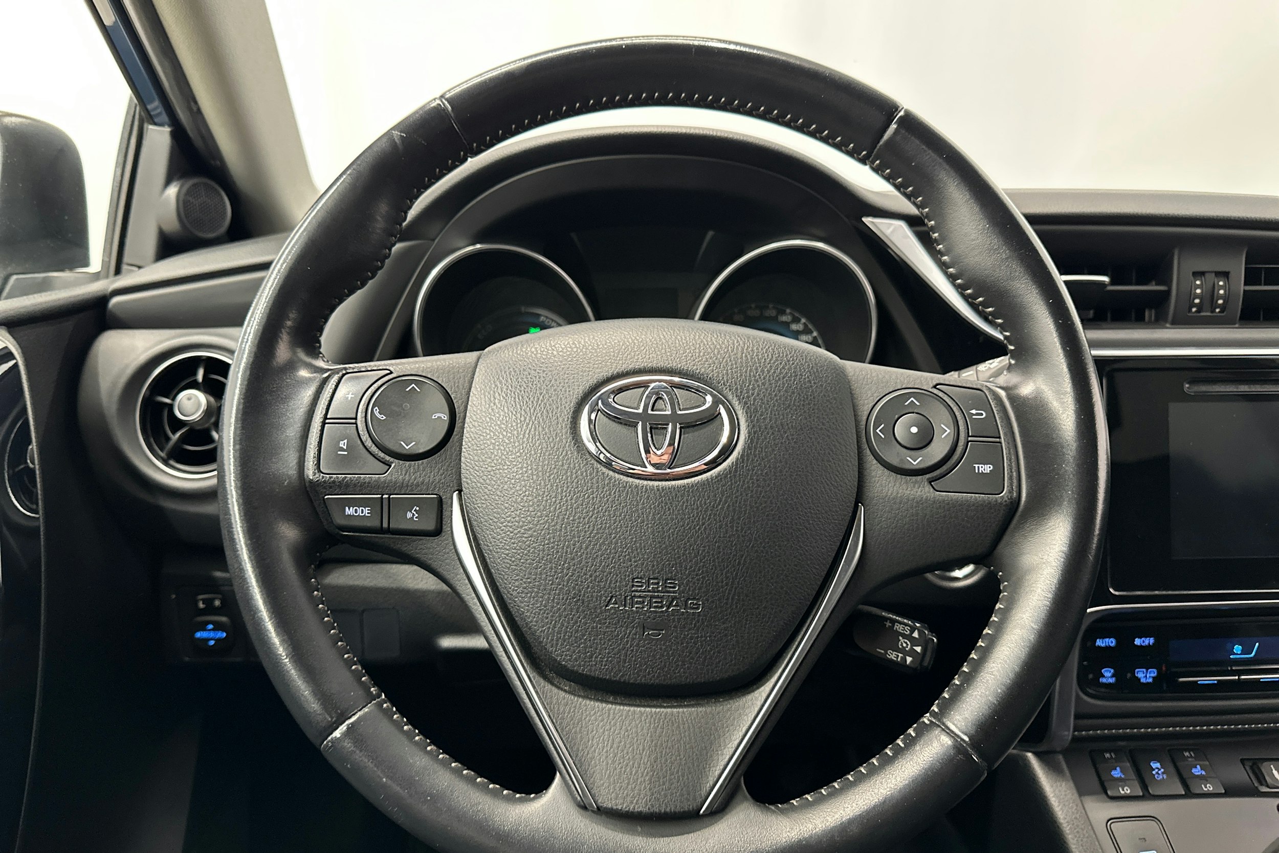 sininen Toyota Auris 2016 kuva 21.
