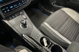 sininen Toyota Auris 2016 kuva 26.