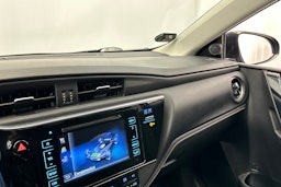 sininen Toyota Auris 2016 kuva 27.