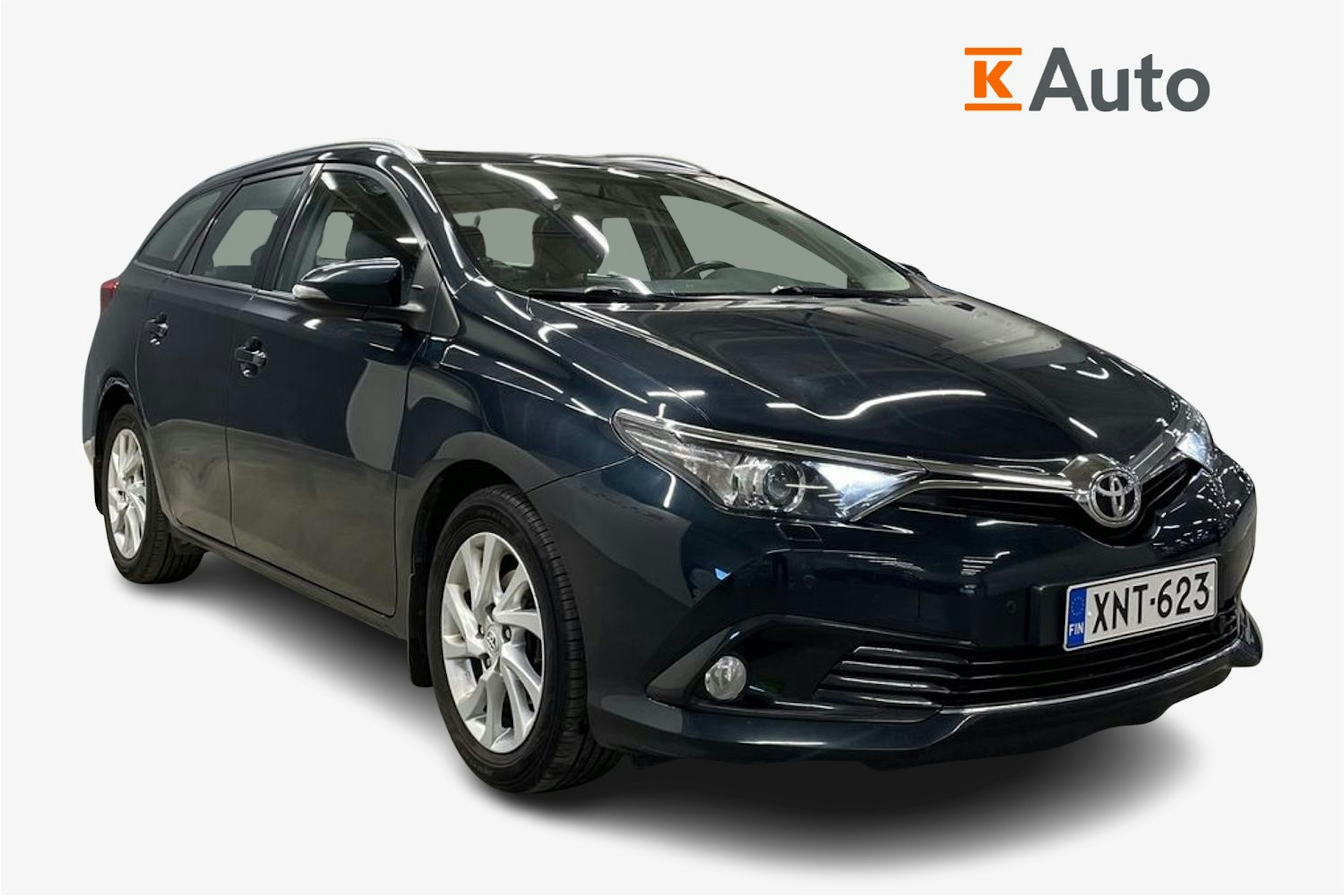 Harmaa Toyota Auris 2016 kuva 1.