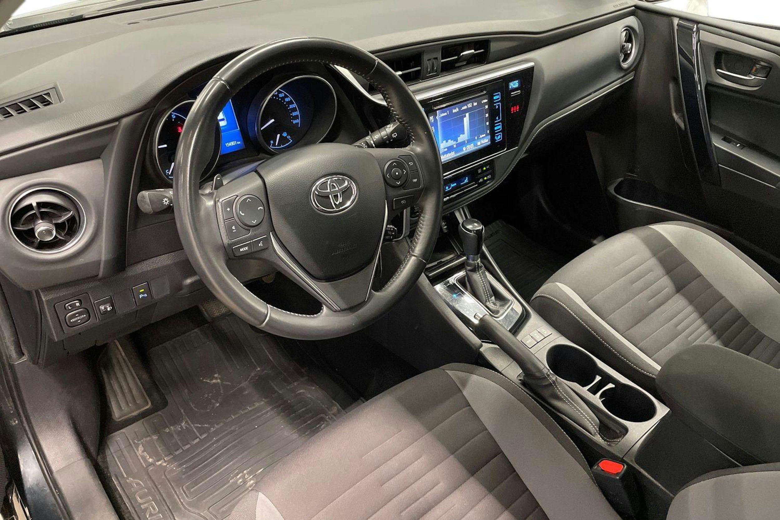 Harmaa Toyota Auris 2016 kuva 7.