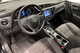 Harmaa Toyota Auris 2016 kuva 7.