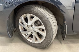 Harmaa Toyota Auris 2016 kuva 13.