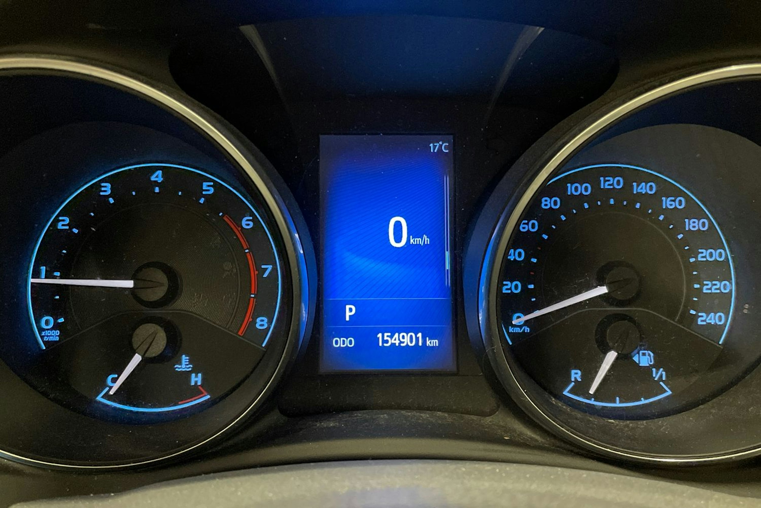 Harmaa Toyota Auris 2016 kuva 16.