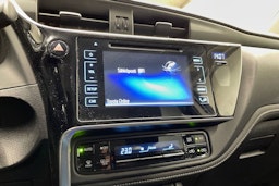 Harmaa Toyota Auris 2016 kuva 17.