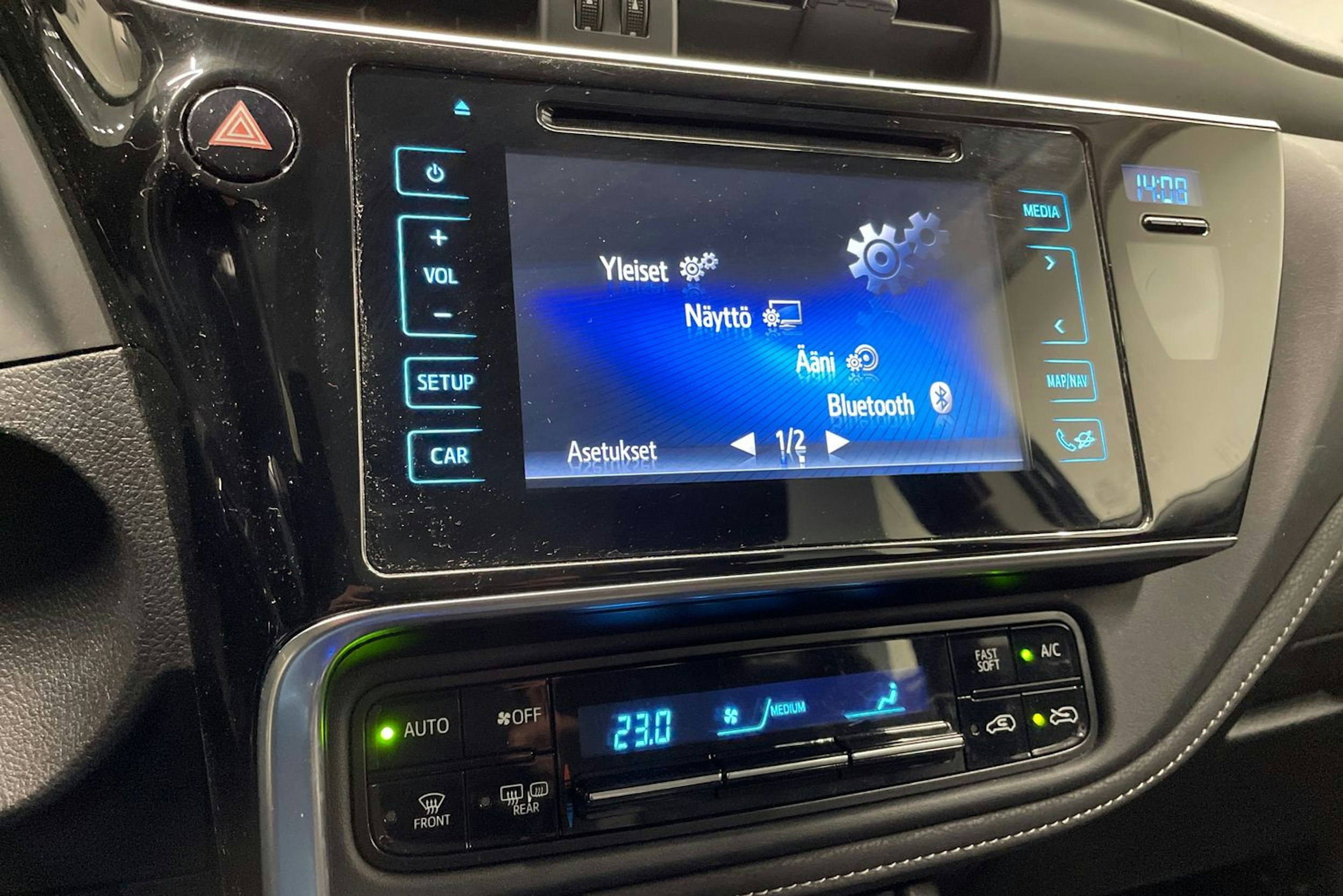 Harmaa Toyota Auris 2016 kuva 19.