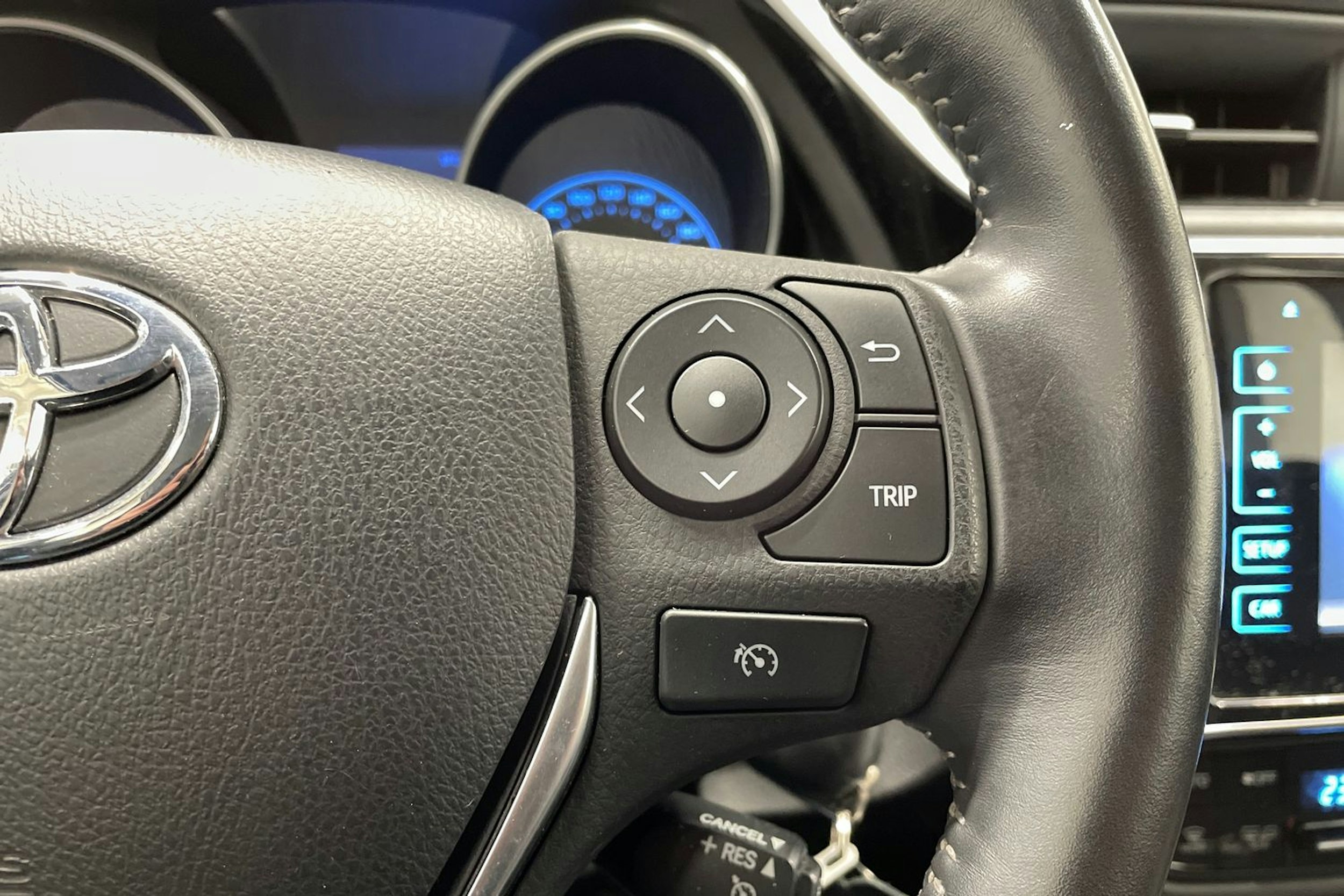 Harmaa Toyota Auris 2016 kuva 25.