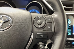 Harmaa Toyota Auris 2016 kuva 25.