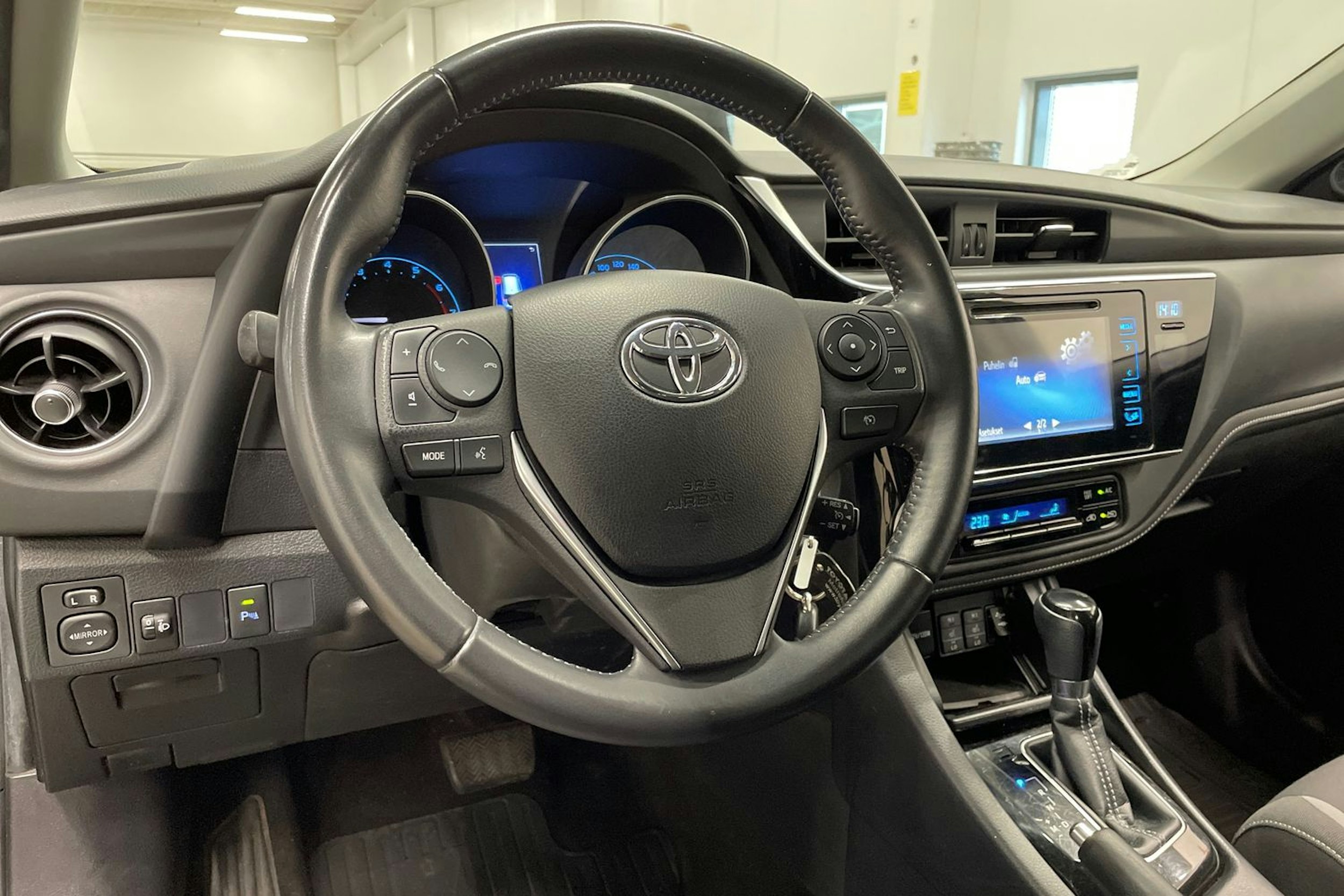 Harmaa Toyota Auris 2016 kuva 26.