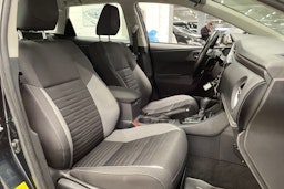 Harmaa Toyota Auris 2016 kuva 27.